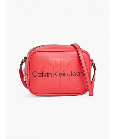 Sac à main Calvin Klein de couleur rouge argenté. K60K609311 FIESTA CONCEPT STORE