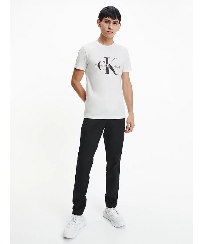 T shirt jersey de pur coton Calvin Klein avec logo sur le devant. J30J320935 fiesta concept store
