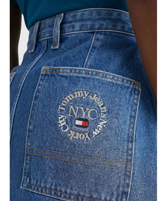 Jupe en jean Tommy Jeans pour femme avec badge. DW0DW13405 FIESTA CONCEPT STORE